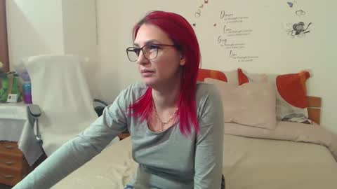 Snapshot of evadesireone chatting on February 17, 2025, 8:15 pm EvadesireONE online show from February 17, 2025, 8:15 pm