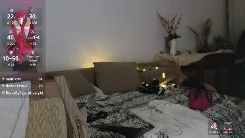 Eva online show from October 31, 2025, 2:51 pm