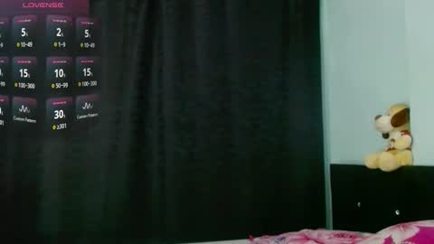 Snapshot of evah_lee chatting on December 18, 2025, 4:07 am Evah Lee online show from December 18, 2025, 4:07 am