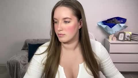 Snapshot of evajuly chatting on November 8, 2025, 7:56 pm Eva online show from November 8, 2025, 7:56 pm