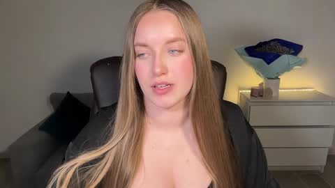 Snapshot of evajuly chatting on June 6, 2026, 8:57 pm Eva online show from June 6, 2026, 8:57 pm