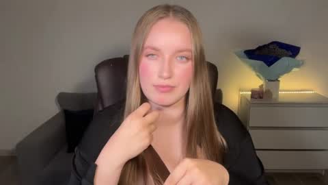 Snapshot of evajuly chatting on June 21, 2026, 9:17 pm Eva online show from June 21, 2026, 9:17 pm