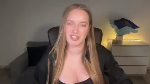 Snapshot of evajuly chatting on June 27, 2026, 8:25 pm Eva online show from June 27, 2026, 8:25 pm