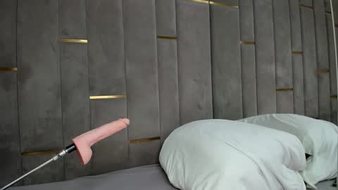 EVA online show from November 30, 2025, 3:49 pm