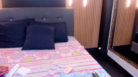 Eva online show from December 5, 2025, 1:42 pm