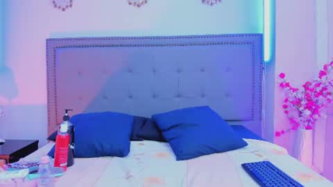 Snapshot of evaloviaa_ chatting on June 18, 2026, 1:59 pm Eva online show from June 18, 2026, 1:59 pm