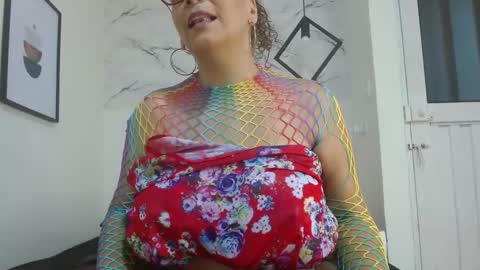 Eva Mills online show from October 9, 2025, 8:51 pm