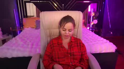 EvaMinni online show from November 13, 2025, 2:49 pm