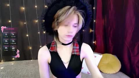 Snapshot of evan_reinhart chatting on October 30, 2025, 11:00 am evan_reinhart online show from October 30, 2025, 11:00 am