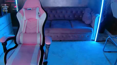 Eva online show from November 6, 2025, 5:25 pm