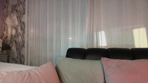 Eva online show from December 3, 2025, 7:56 pm