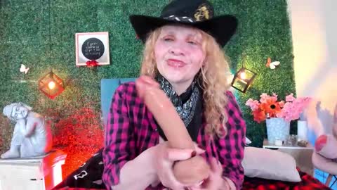 Snapshot of evangelyne_rose chatting on February 27, 2026, 8:53 pm Evangelyne online show from February 27, 2026, 8:53 pm