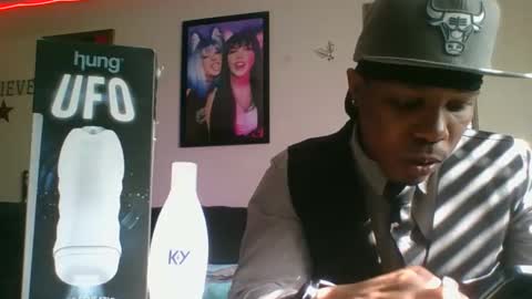 evanschris2048 online show from February 28, 2025, 8:39 pm