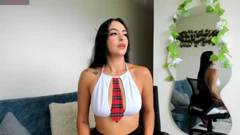 Snapshot of evaritz__ chatting on June 6, 2026, 11:48 am EVARITZ online show from June 6, 2026, 11:48 am