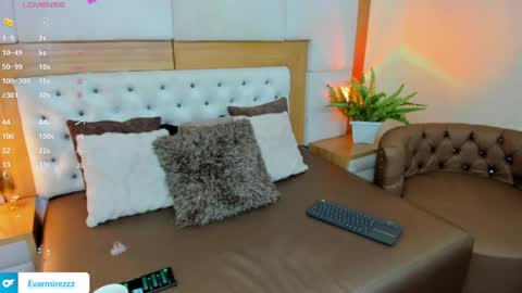 Snapshot of evarmirezz chatting on May 9, 2026, 6:57 pm Eva Rmirezz online show from May 9, 2026, 6:57 pm
