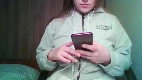 evasapples2026 online show from May 10, 2026, 4:56 pm