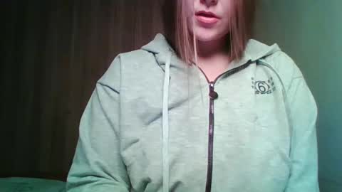 evasapples2026 online show from May 17, 2026, 8:38 pm