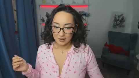 Snapshot of evasarazardje chatting on February 4, 2026, 12:11 pm evasarazardje online show from February 4, 2026, 12:11 pm