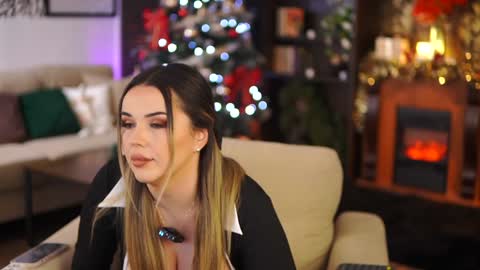 Eva online show from December 19, 2024, 9:28 pm