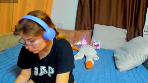 Snapshot of evasunshine18 chatting on November 18, 2025, 1:11 am Eva online show from November 18, 2025, 1:11 am