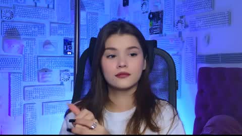 Snapshot of evathopson chatting on January 5, 2025, 10:10 am Eva next stream - - 1600 UTC2000 online show from January 5, 2025, 10:10 am