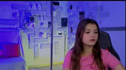 Snapshot of evathopson chatting on October 2, 2025, 10:33 am Eva next stream - - 1600 UTC2000 online show from October 2, 2025, 10:33 am