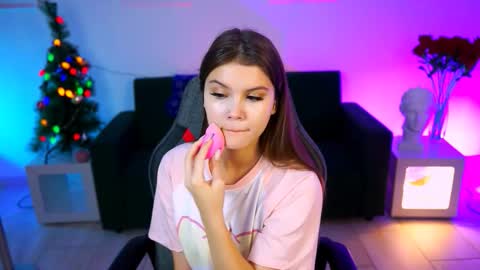 Snapshot of evathopson chatting on December 14, 2025, 6:08 am Eva next stream - - 1600 UTC2000 online show from December 14, 2025, 6:08 am