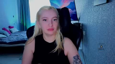Snapshot of evavibe chatting on May 20, 2026, 9:37 am evavibe online show from May 20, 2026, 9:37 am