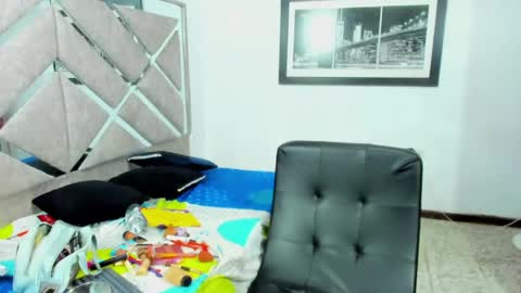 Eva And Emmanuel online show from March 23, 2026, 1:04 pm