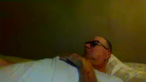 Snapshot of eve1luvsray chatting on April 2, 2026, 10:51 pm eve1luvsray online show from April 2, 2026, 10:51 pm