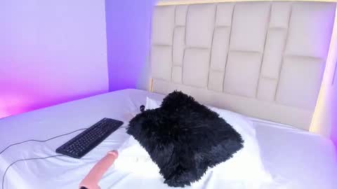 Eva Queen online show from November 24, 2025, 7:02 pm