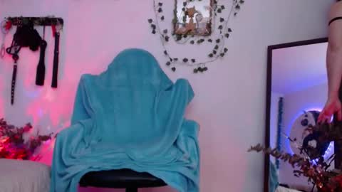 Eve Blue  friends. IG eve blue77 TW EveBlue 1 OF eveblue7 online show from October 25, 2025, 2:08 am