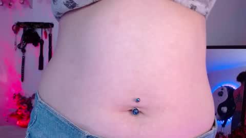 Eve Blue  friends. IG eve blue77 TW EveBlue 1 OF eveblue7 online show from November 10, 2025, 12:31 am