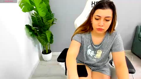 Snapshot of eveeevian chatting on June 13, 2026, 8:45 am eveeevian online show from June 13, 2026, 8:45 am