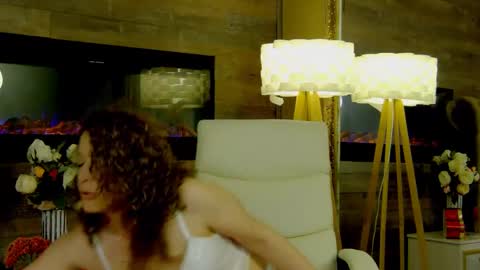 EveHamilton online show from February 11, 2025, 9:25 pm