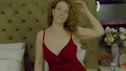 EveHamilton online show from September 29, 2025, 5:51 pm