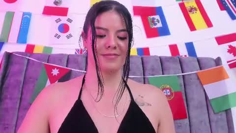 Snapshot of evelin__thompsson chatting on July 1, 2026, 3:41 am evelin__thompsson online show from July 1, 2026, 3:41 am