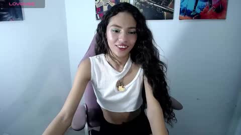 Snapshot of evelin_shy chatting on December 28, 2024, 3:26 am Evelin online show from December 28, 2024, 3:26 am