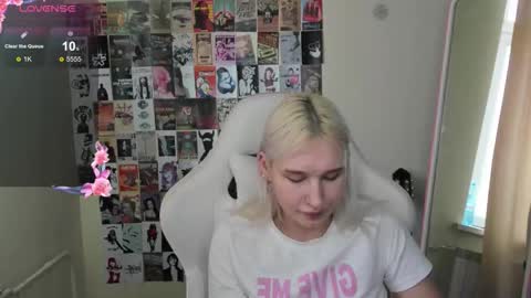 Snapshot of evelinalu chatting on March 1, 2026, 8:16 am Evelina online show from March 1, 2026, 8:16 am