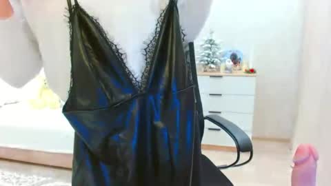 Snapshot of evelove33 chatting on February 13, 2026, 5:09 pm evelove online show from February 13, 2026, 5:09 pm