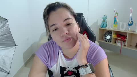 Snapshot of evelyn_2511 chatting on December 14, 2024, 1:05 pm Evelyn online show from December 14, 2024, 1:05 pm