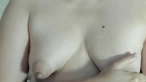Snapshot of evelyn_2511 chatting on May 26, 2026, 1:51 pm Evelyn online show from May 26, 2026, 1:51 pm