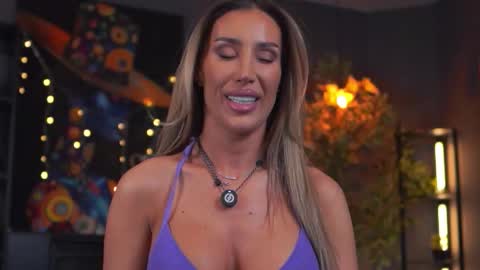 Snapshot of evelyn_evyy chatting on January 14, 2026, 7:08 pm Evelyn online show from January 14, 2026, 7:08 pm