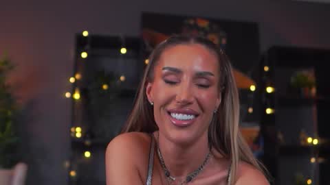 Snapshot of evelyn_evyy chatting on February 3, 2026, 7:30 pm Evelyn online show from February 3, 2026, 7:30 pm