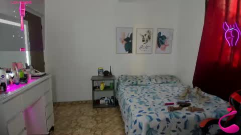 Snapshot of evelyn_squirts chatting on June 12, 2026, 9:46 pm Evelyn online show from June 12, 2026, 9:46 pm