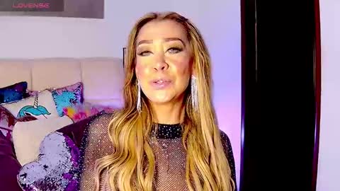 Snapshot of evelynagrey chatting on November 12, 2025, 12:33 am EvelynaGrey online show from November 12, 2025, 12:33 am