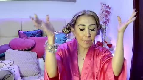 Snapshot of evelynagrey chatting on November 23, 2025, 10:37 am EvelynaGrey online show from November 23, 2025, 10:37 am