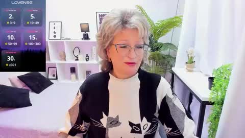 Evelyn online show from December 2, 2025, 5:13 am