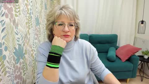 Evelyn online show from February 4, 2026, 5:13 am