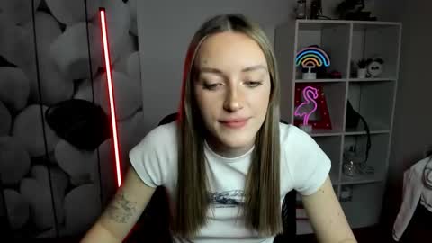 Snapshot of evelynblond chatting on January 5, 2026, 5:27 pm evelynblond online show from January 5, 2026, 5:27 pm